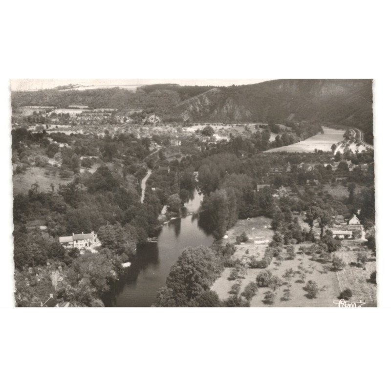 CLECY: l'orne, le pain de sucre et les rochers de la houle vue aérienne 10X15 - très bon état (timbre arraché)