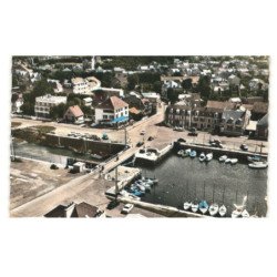 COURSEULLES-sur-MER: le port vue aérienne 10X15 - très bon état