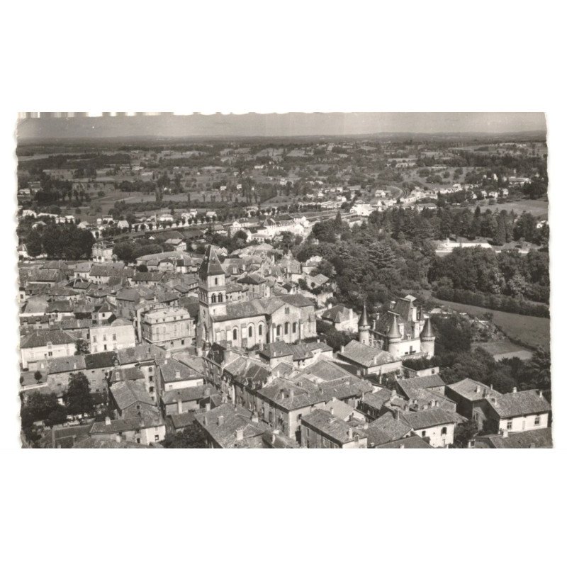 THIVIERS: le quartier de l'église vue aérienne 10x15 - très bon état