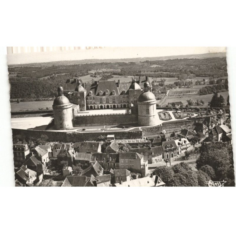 HAUTEFORT: le château et ses magnifiques jardins vue aérienne 10x15 - très bon état