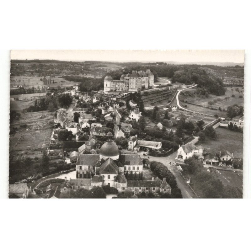 HAUTEFORT: vue générale, au fond, le château vue aérienne 10x15 - très bon état