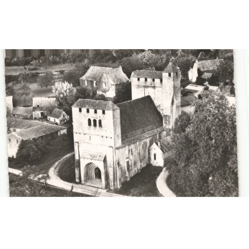 LES EYZIES-de-TAYAC: l'église vue aérienne 10x15 - très bon état