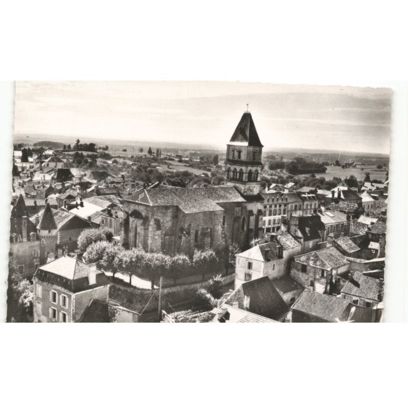 THIVIERS: quartier de l'église vue aérienne 10x15 - très bon état