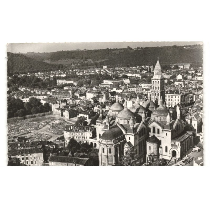 PERIGUEUX: vue générale, au 1er plan, la cathédrale saint-front vue aérienne 10x15 - très bon état