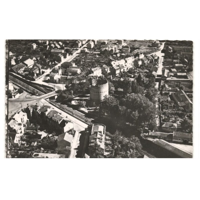 PERIGUEUX: le square et la tour de vésone vue aérienne 10x15 - très bon état