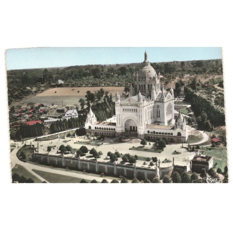 LISIEUX: la basilique vue générale vue aérienne 10X15 - très bon état
