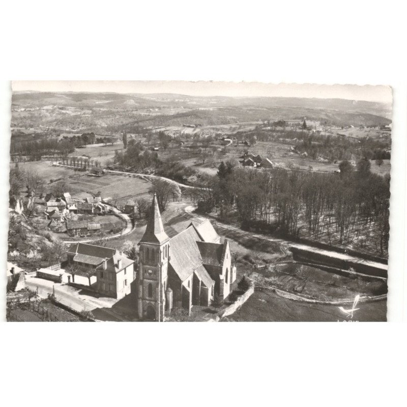 SALIGNAC: l'église vue aérienne 10x15 - très bon état