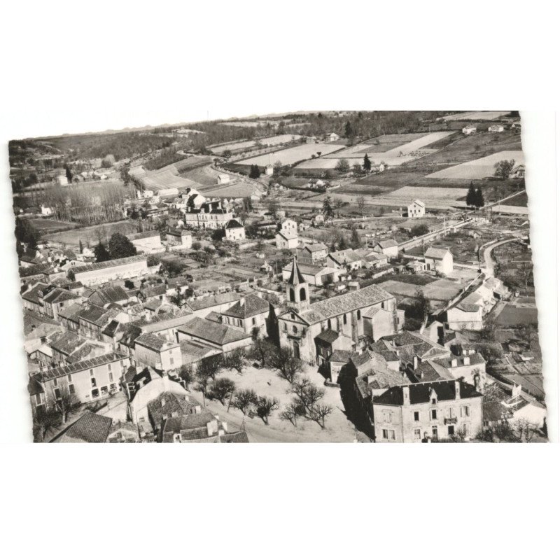 VERGT: l'église et la place vue aérienne 10x15 - très bon état