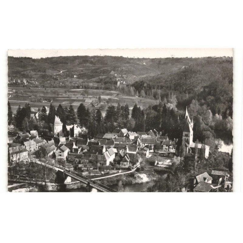 SAINT-LEON-sur-VEZERE: vue générale vue aérienne 10x15 - très bon état