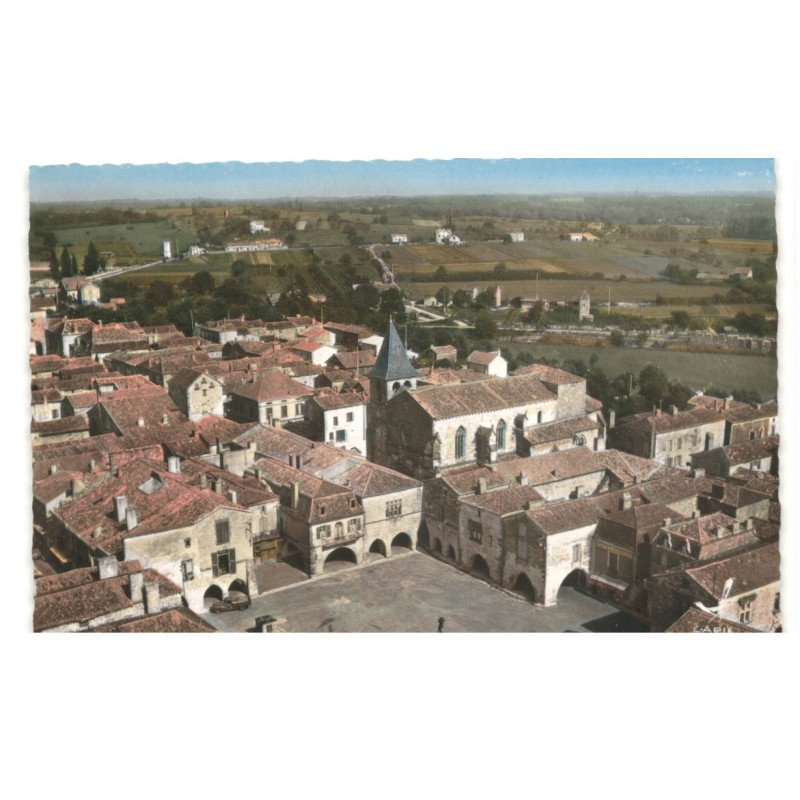 MONPAZIER: la palce des cornières et l'église vue aérienne 10x15 - très bon état