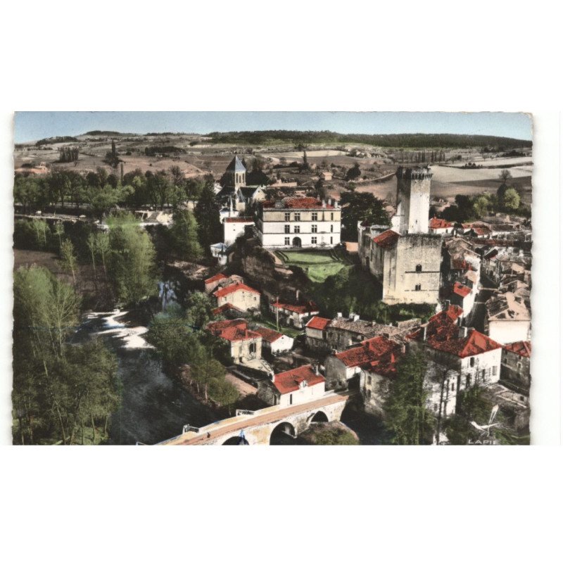 BOURDELLES: le château, donjon polygonal, château renaissance pont du XIIe siècle vue aérienne 10x15 - très bon état