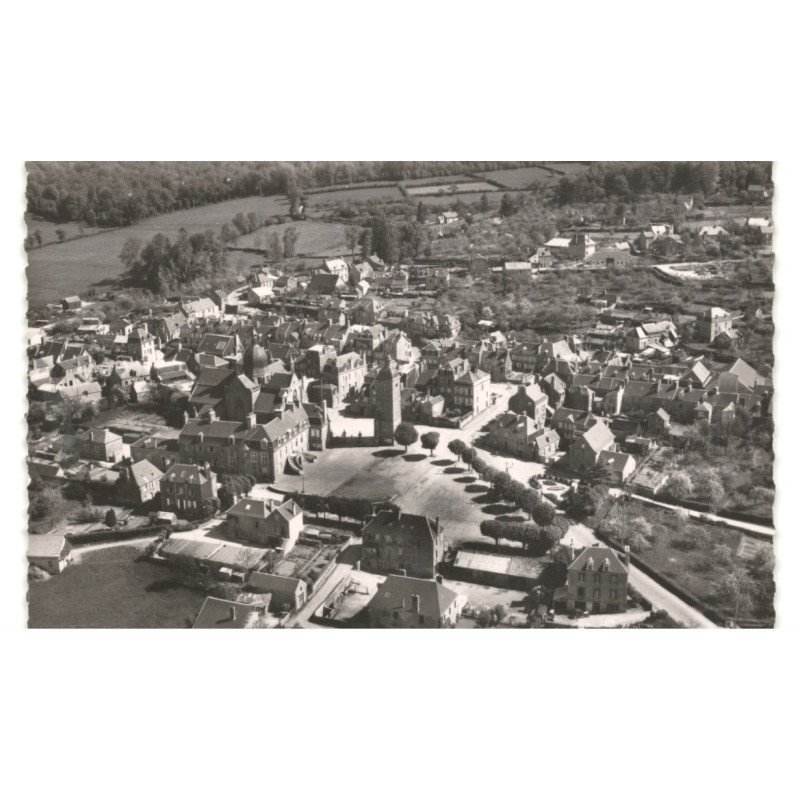 SAINT-SEVER: l'hôtel de ville et le champ de foire vue aérienne 10X15 - très bon état