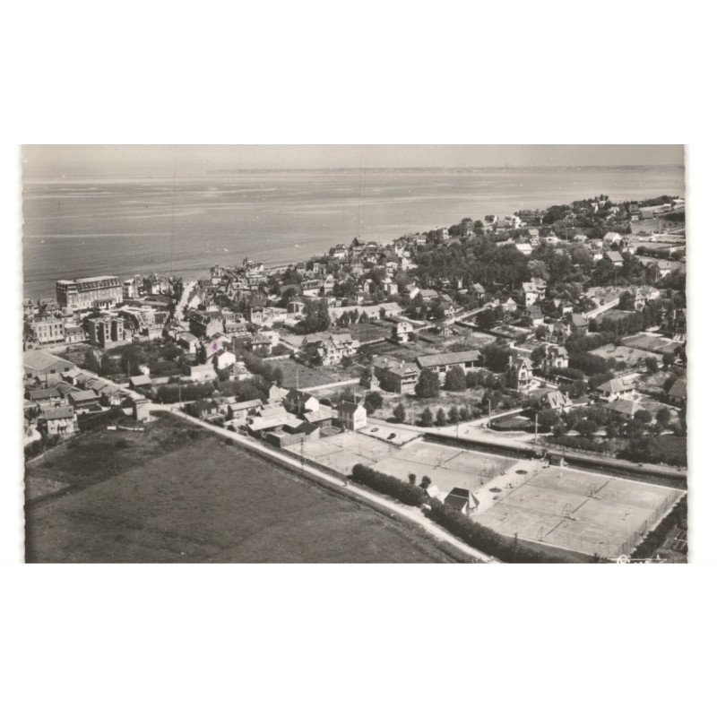 BLONVILLE-sur-MER: les tennis et vue générale: vue aérienne 10X15 - très bon état