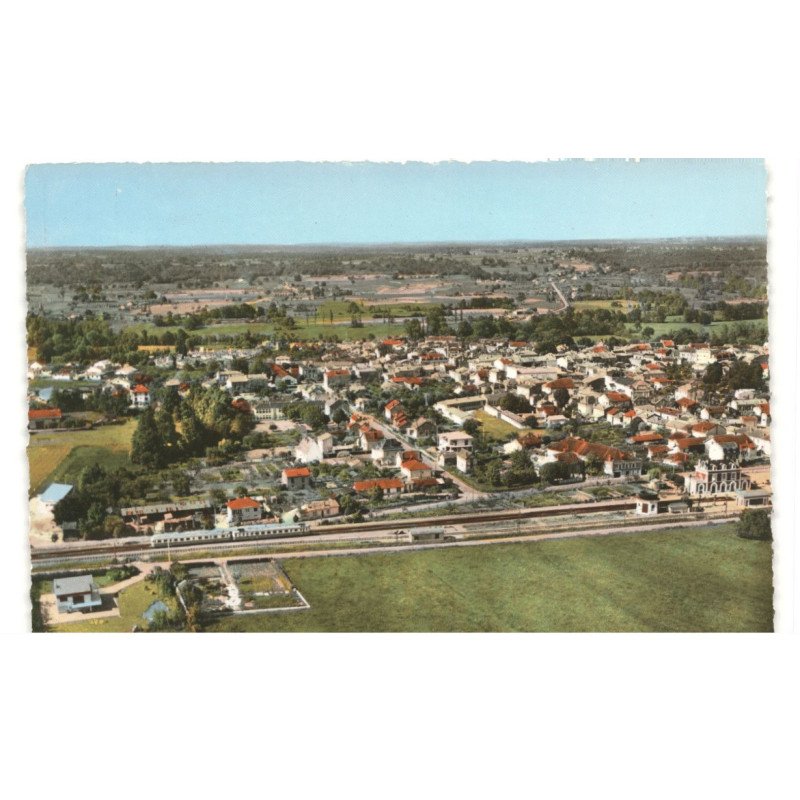 MONTPON-sur-L'ISLE: le quartier de la gare vue aérienne 10x15 - très bon état