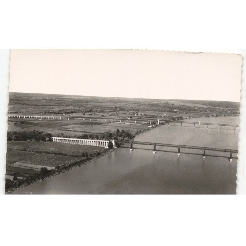 CUBZAC-les-PONTS: les deux ponts sur la dordogne vue aérienne 10x15 - très bon état