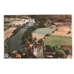 BEYNAC-et-CAZENAC: le château vue aérienne 10x15 - très bon état