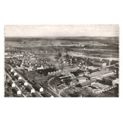 SOCHAUX-MONTBELLIARD: les usines peugeot vue aérienne 10x15 - très bon état