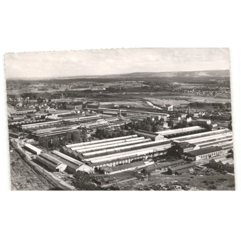 MONTBELLIARD ET SOCHAUX: les usines peugeot vue aérienne 10x15 - très bon état