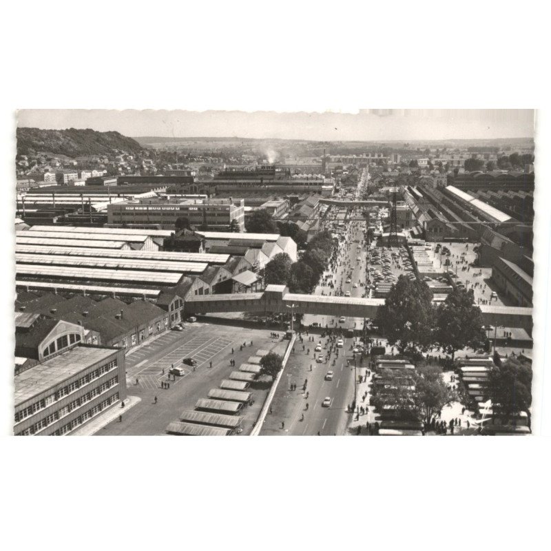 SOCHAUX: l'avenue du général leclerc et les usines peugeot vue aérienne 10x15 - très bon état