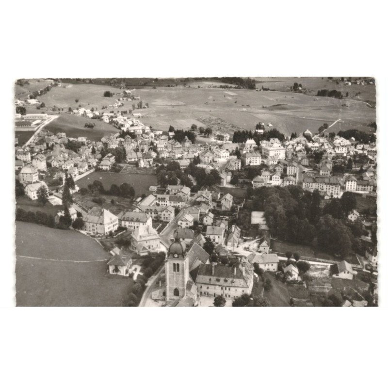 MORTEAU: au milieu, l'église vue aérienne 10x15 - très bon état