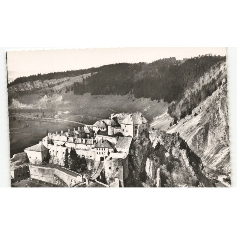 LA CLUSE-et-MIJOUX: le fort de joux et la trouée de la cluse vue aérienne 10x15 - très bon état