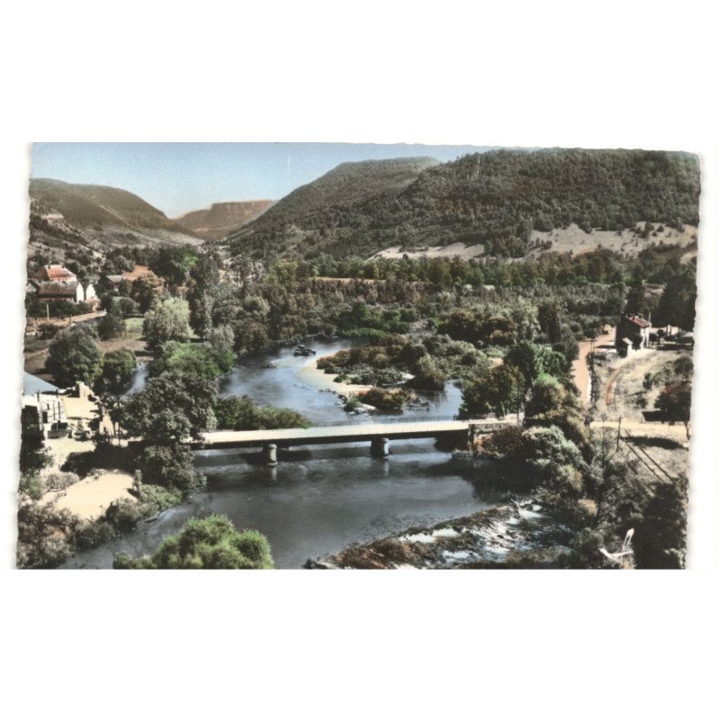 MONTGESOYE: le pont sur la loue vue aérienne 10x15 - très bon état