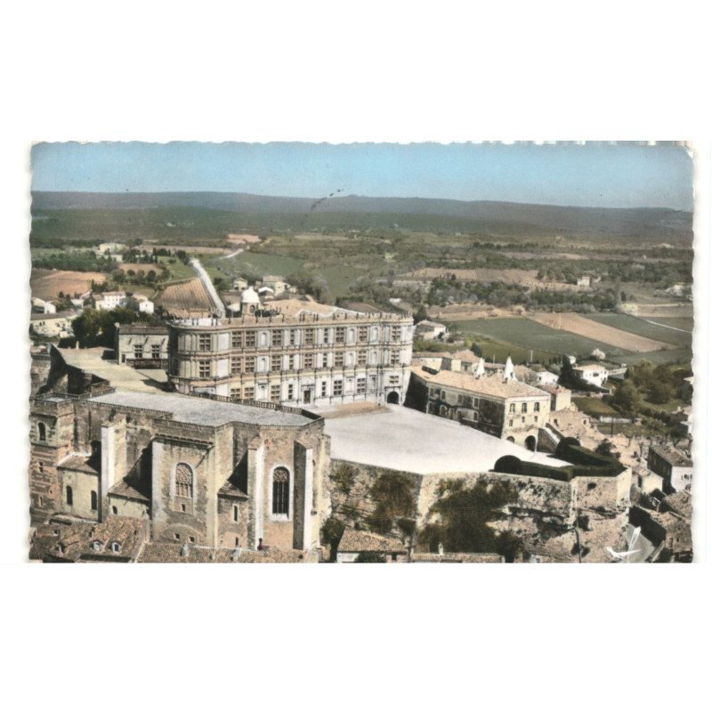 GRIGNAN: le château XVI XVIIe siècle où séjourne longtemps Mme. de Sévigné vue aérienne 10x15 - très bon état