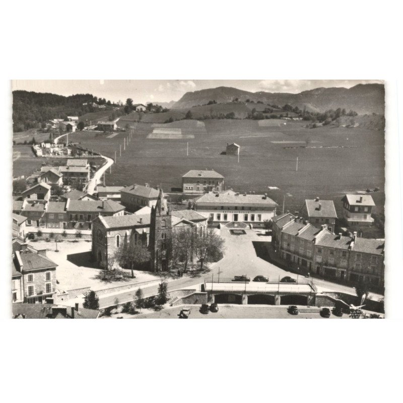 LA CHAPELLE-en-VERCORS: l'église, l'église de ville vue aérienne 10x15 - très bon état