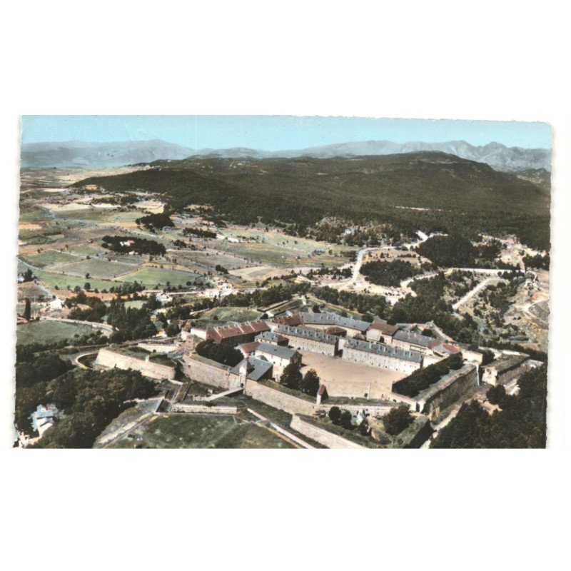 MONT-LOUIS-sur-TET: vue générale de la citadelle, dans le fond le pic carlit vue aérienne 10X15 - très bon état