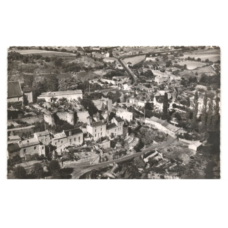 ARGENTON-CHATEAU: les anciennes fortifications le pont cadoré du XIe siècle vue aérienne 10X15 - très bon état