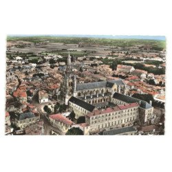 SAINT-MAIXENT: l'église abbatiale et l'ancienne abbaye devenue caserne canclaux vue aérienne 10X15 - très bon état