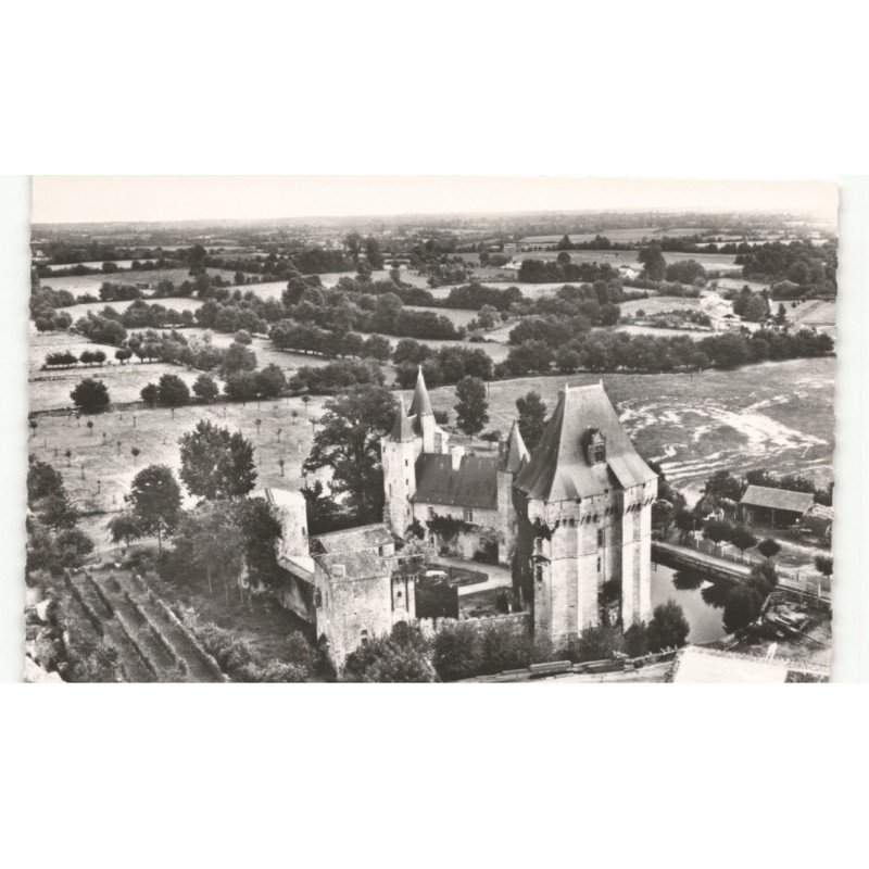 CHERVEUX: le château du XIVe siècle vue aérienne 10X15 - très bon état