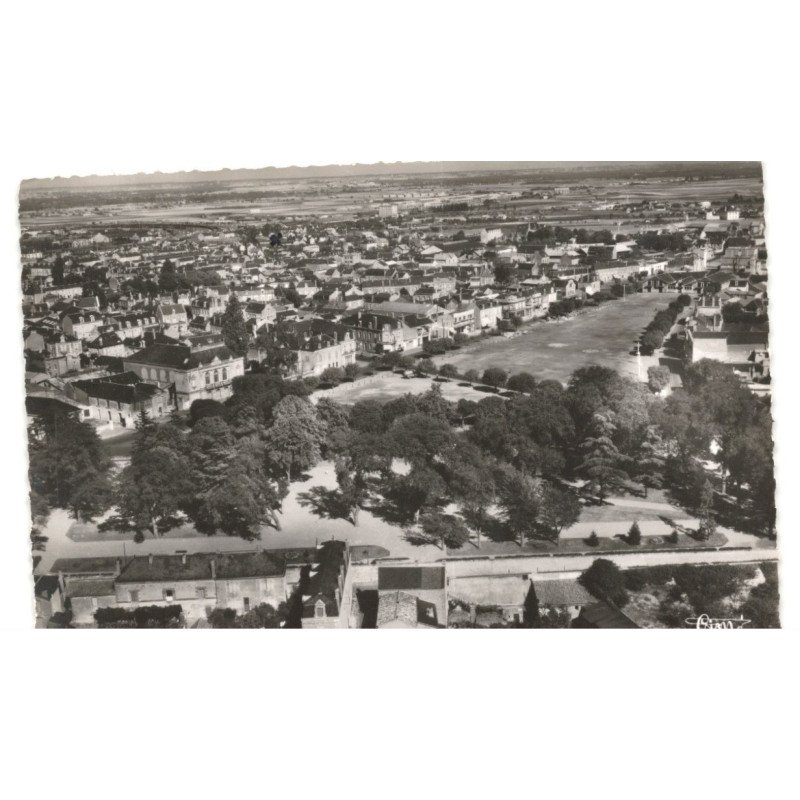 THOUARS: place lavault et square franklin roosevelt vue aérienne 10X15 - très bon état