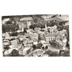 SAINT-LOUP-sur-THOUET: place de l'église et le château vue aérienne 10X15 - très bon état