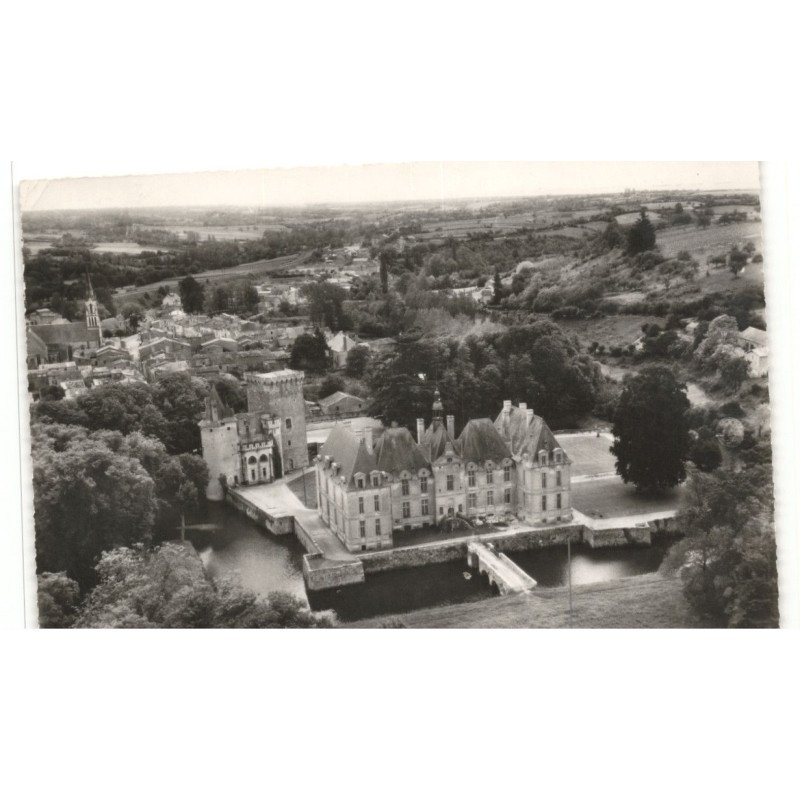 SAINT-LOUP-sur-THOUET: le château, façade nord vue aérienne 10X15 - très bon état