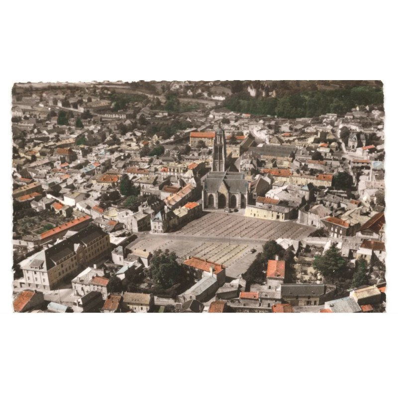 BRESSUIRE: l'église notre-dame et la place vue aérienne 10X15 - très bon état