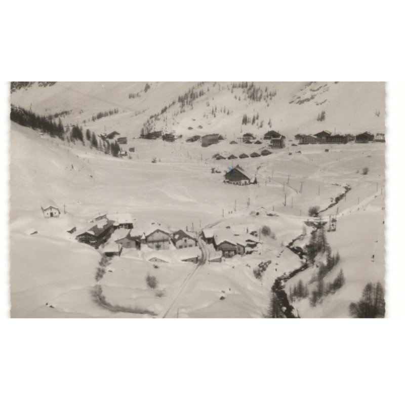 VAL-D'ISERE: sports d'hiver, vue générale, au centre "le chamois d'or" vue aérienne 10X15 - très bon état