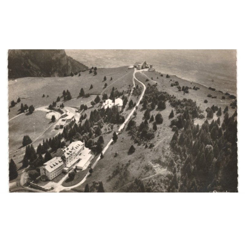 LE MONT-REVARD: hôtel P.L.M. brasserie et gare du téléphérique gare d'arrivée vue aérienne 10X15 - très bon état