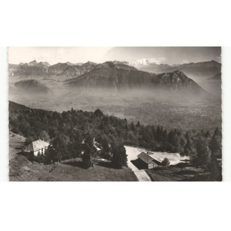 ENTREMONT-le-VIEUX: le col du granier chalet-hôtel du col du granier et le mont-blanc vue aérienne 10X15 - très bon état
