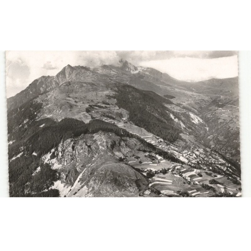 LA CHAMBRE: montgellafre, col de la magdeleine, vue sur la chamière, vue aérienne 10X15 - très bon état