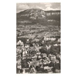 AIX-les-BAINS: quartier de l'établissement thermal et le mont revard vue aérienne 10X15 - très bon état