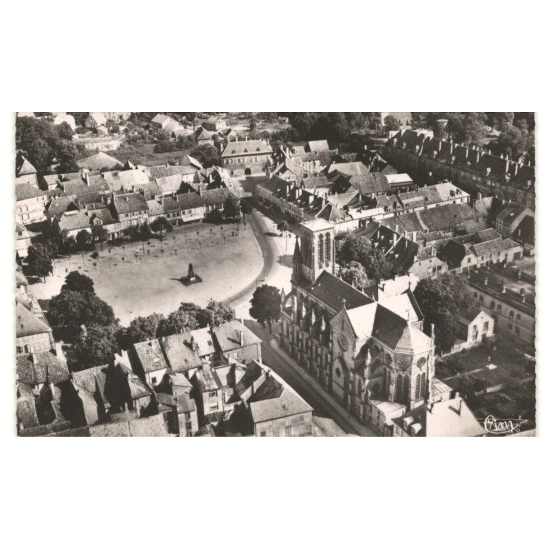 PHALSBOURG: l'église vue aérienne 10X15 - très bon état