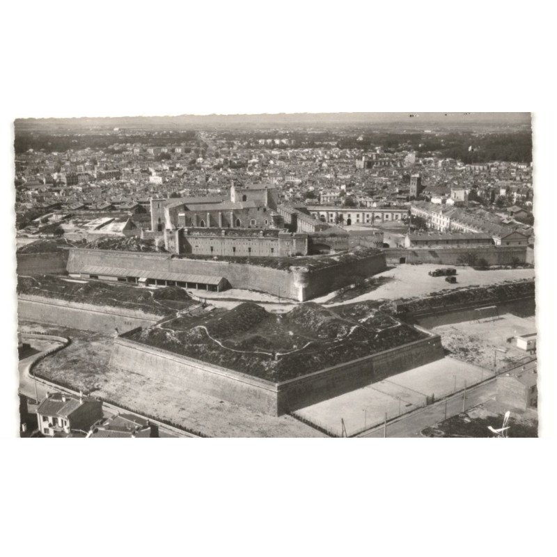 PERPIGNAN: la citadelle vue aérienne 10X15 - très bon état