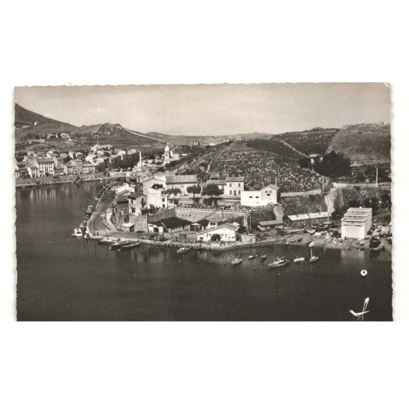 PORT-VENDRES: club nautique vue aérienne 10X15 - très bon état