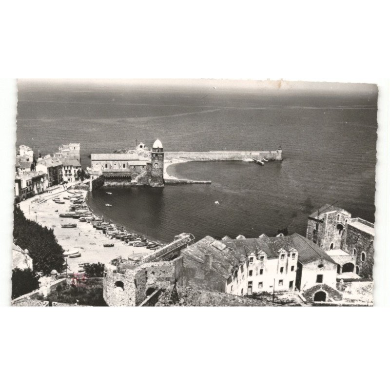 COLLIOURE: le port et l'église vue aérienne 10X15 - très bon état