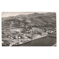 PORT-VENDRES: le port et quai d'embarquement vue aérienne 10X15 - état (timbre arraché)