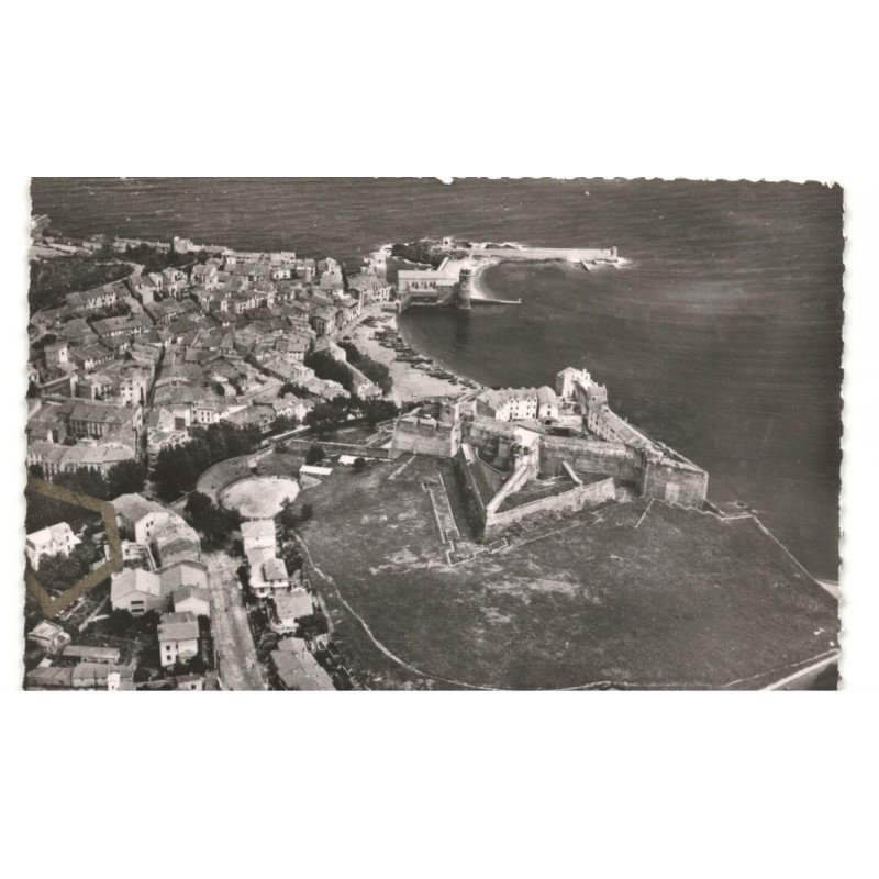 COLLIOURE: vue générale situation de l'hôtel "casa païral" vue aérienne 10X15 - très bon état
