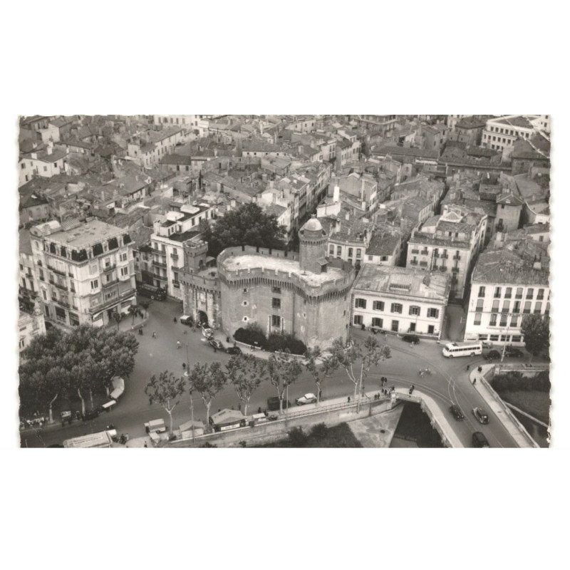 PERPIGNAN: prise sur le castillet, place de la victoire vue aérienne 10X15 - état