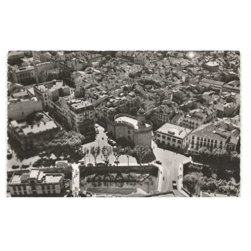 PERPIGNAN: sur le castillet et la ville, place de la victoire vue aérienne 10X15 - très bon état