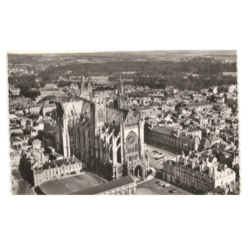 METZ: la cathédrale vue aérienne 10x15 - très bon état